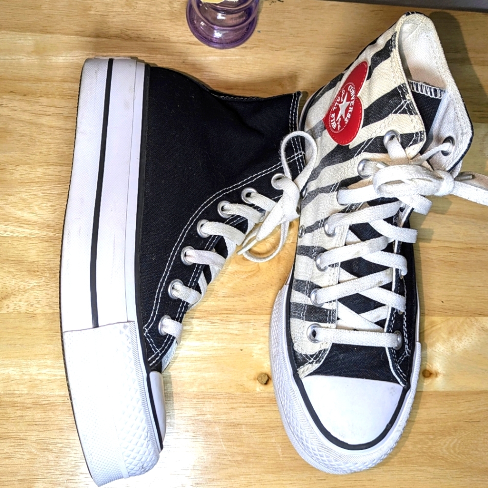 🦓Converse Two Toned Sneakers 🦓